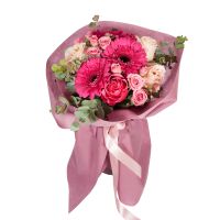 Μπουκέτο με άνθη σε ροζ αποχρώσεις