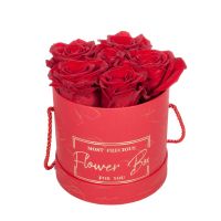 Κόκκινο κουτί με τριαντάφυλλα